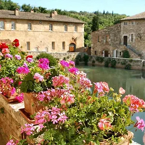 https://finestra-sulla-val-dorcia.it-tuscanyhotel.com
